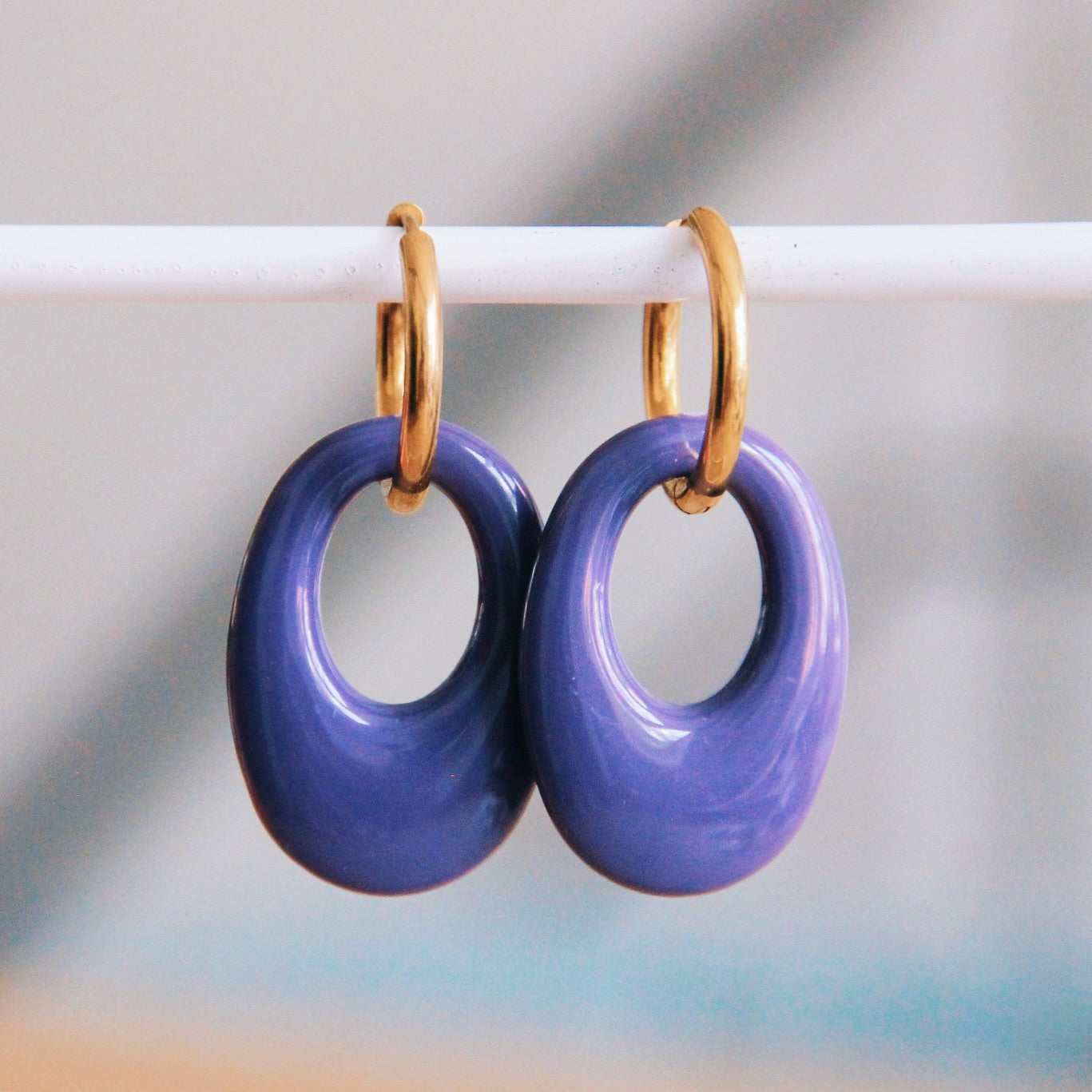 Stainless steel earring with resin drop - Purple/Gold - SO7114
