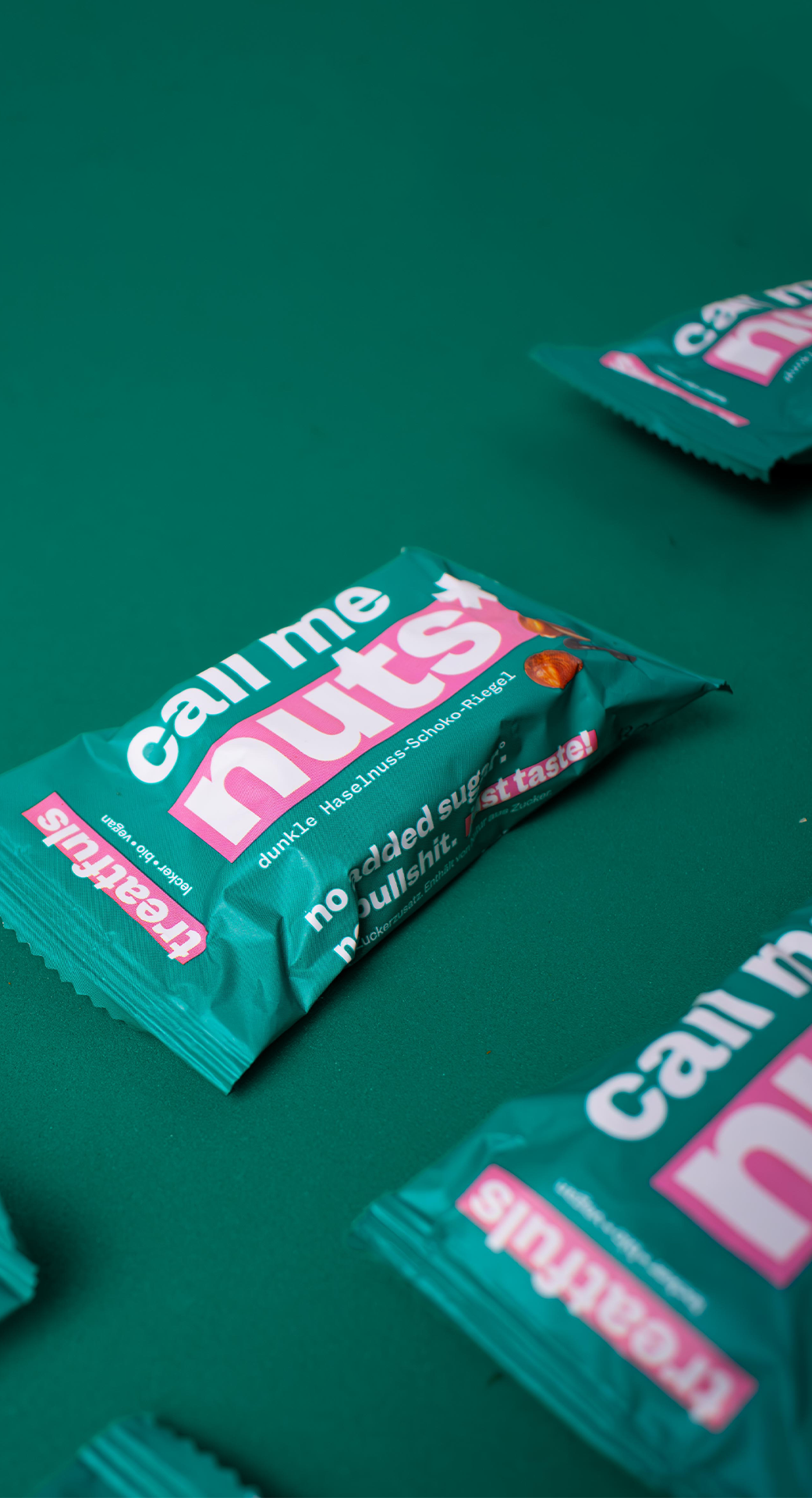 Dark chocolate hazelnut bar organic + vegan + gluten-free