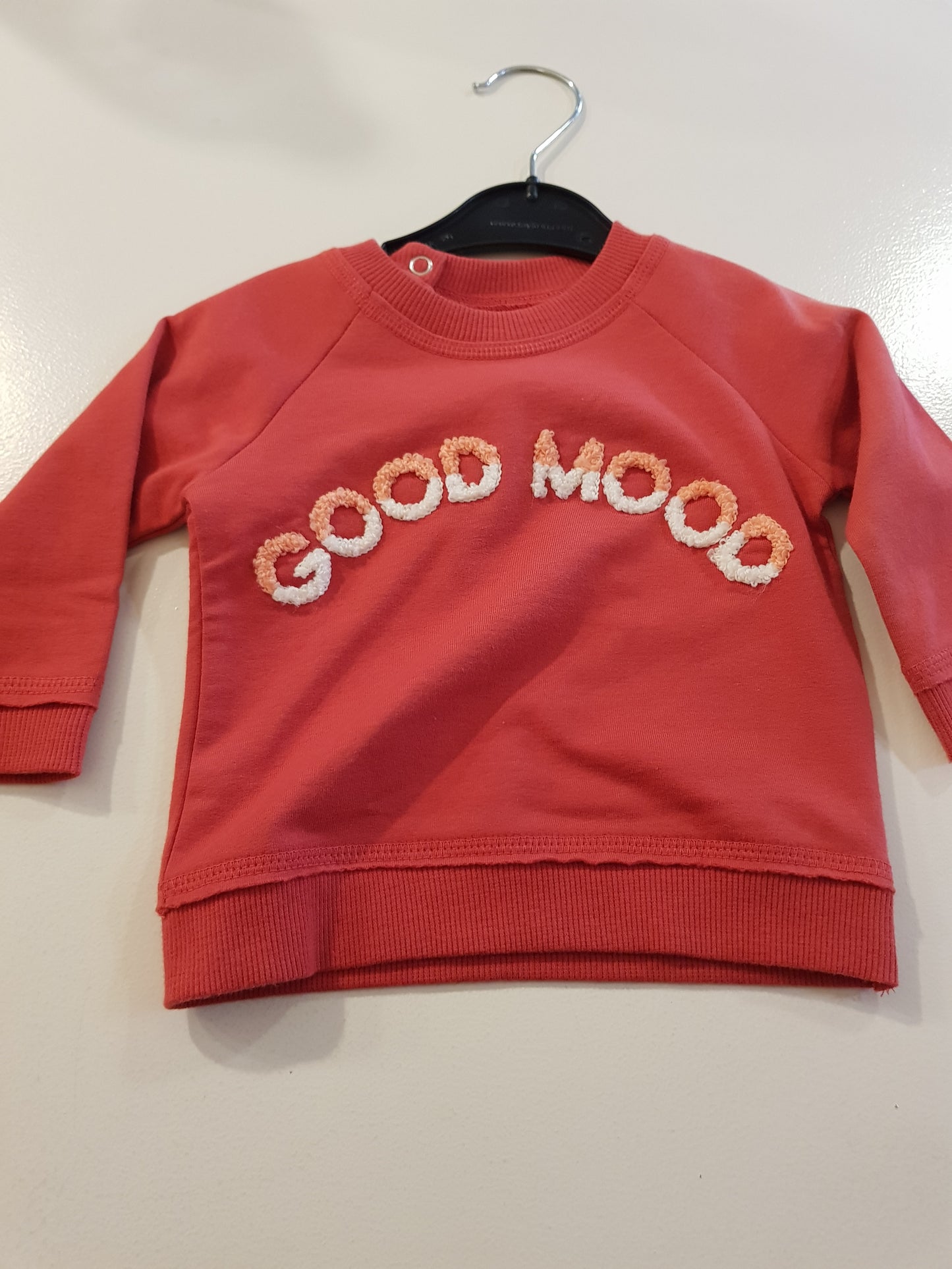 OUTLET - Sweater - Good Mood - Apple