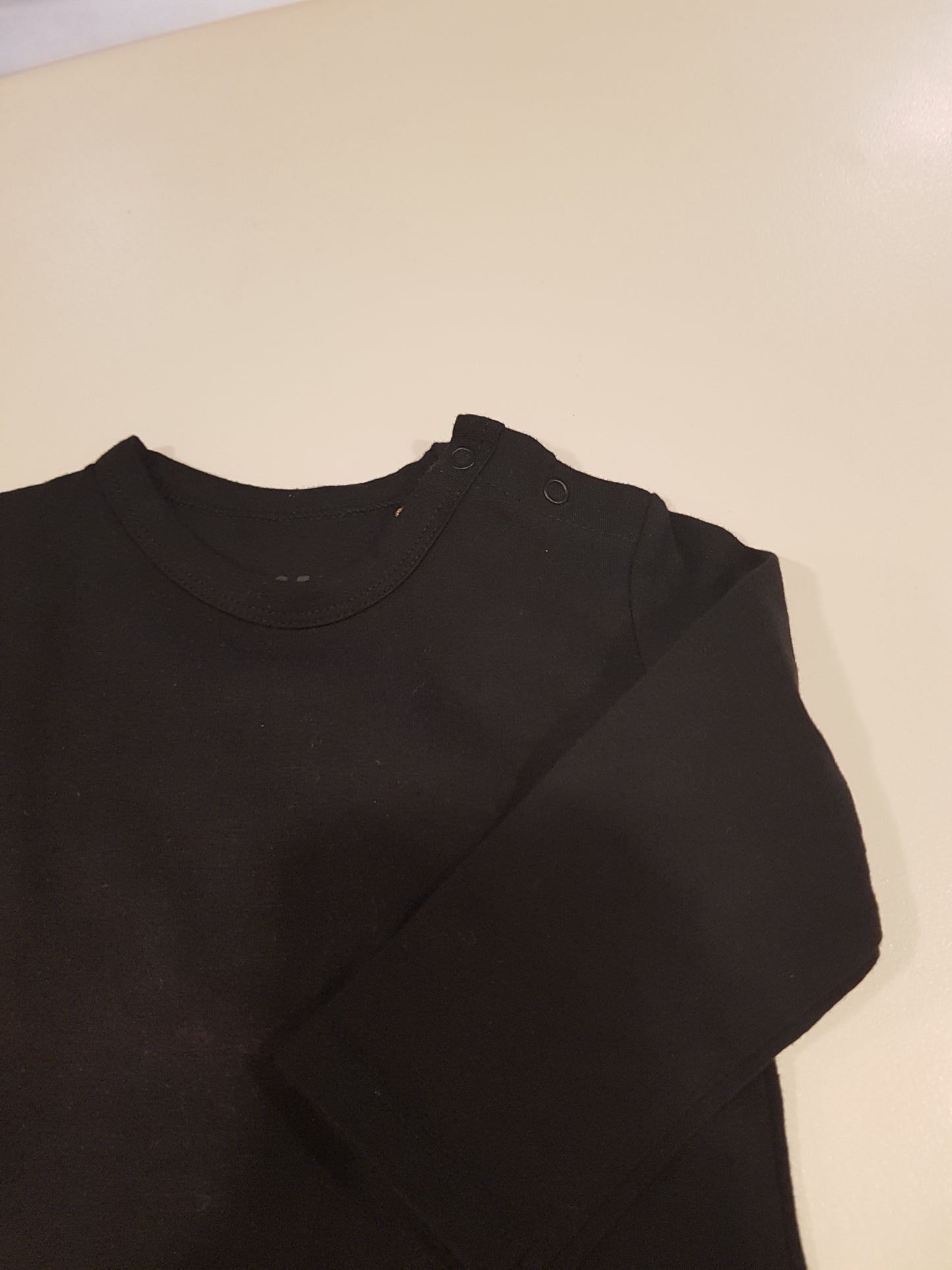 Henny Shirt - Arrow Black