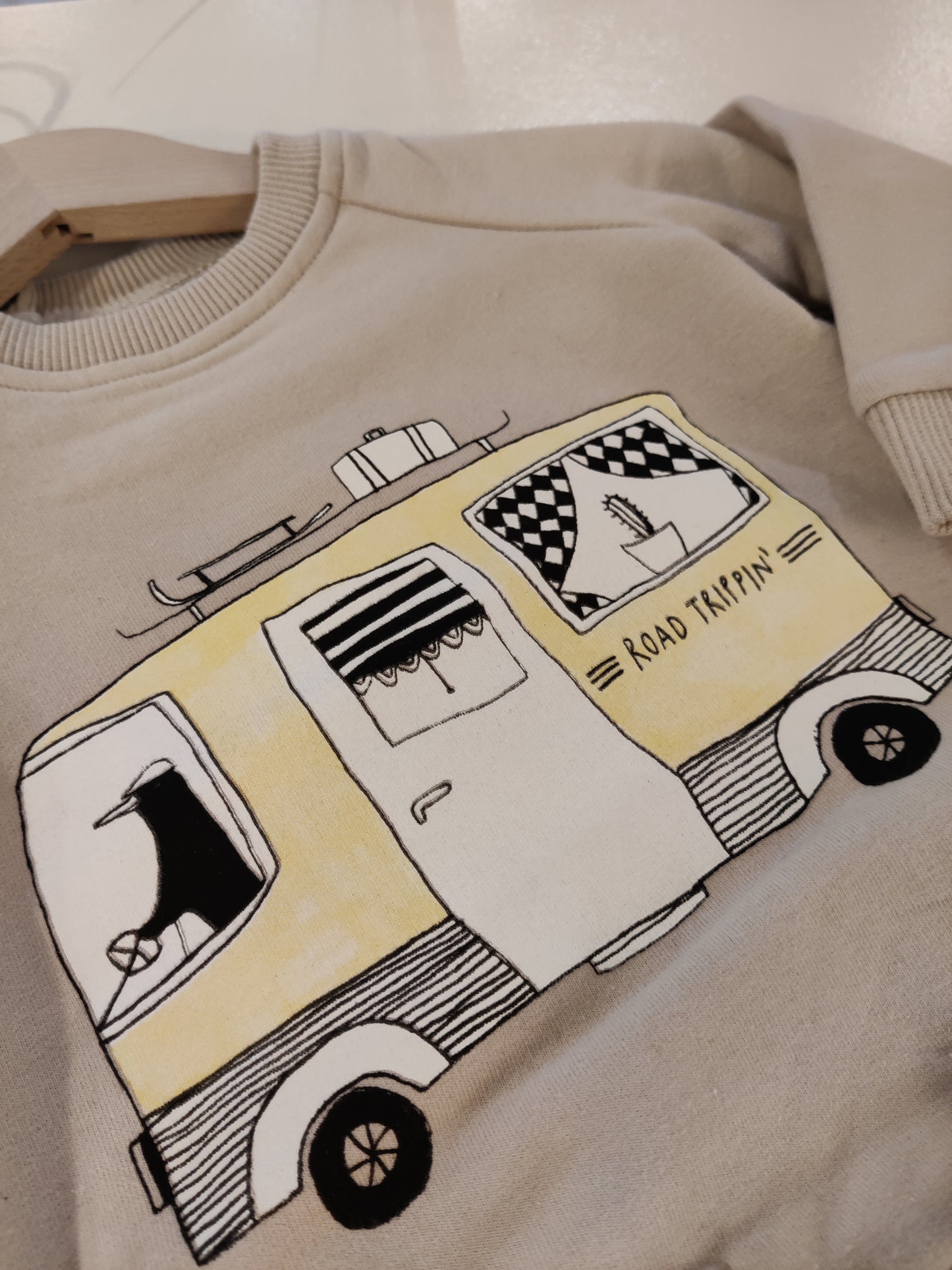 OUTLET - Sweater Road Trippin